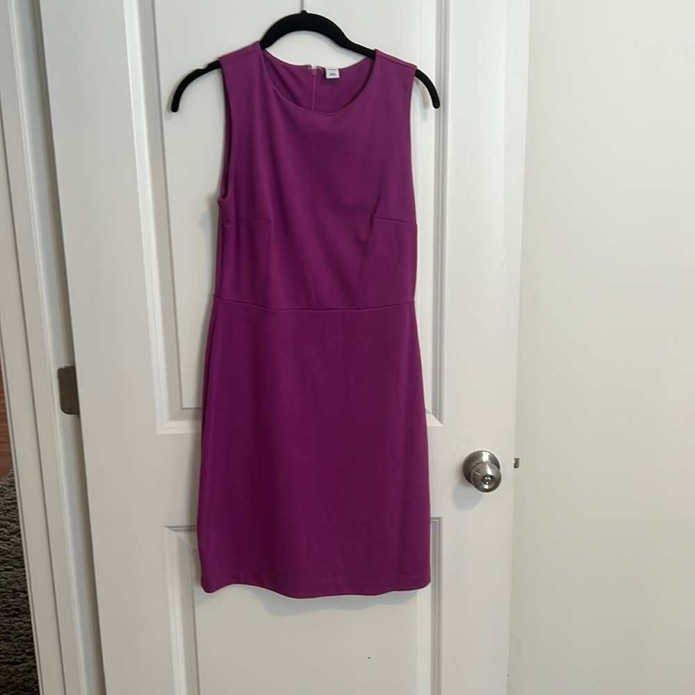 Old Navy Sleeveless Sheath Dress